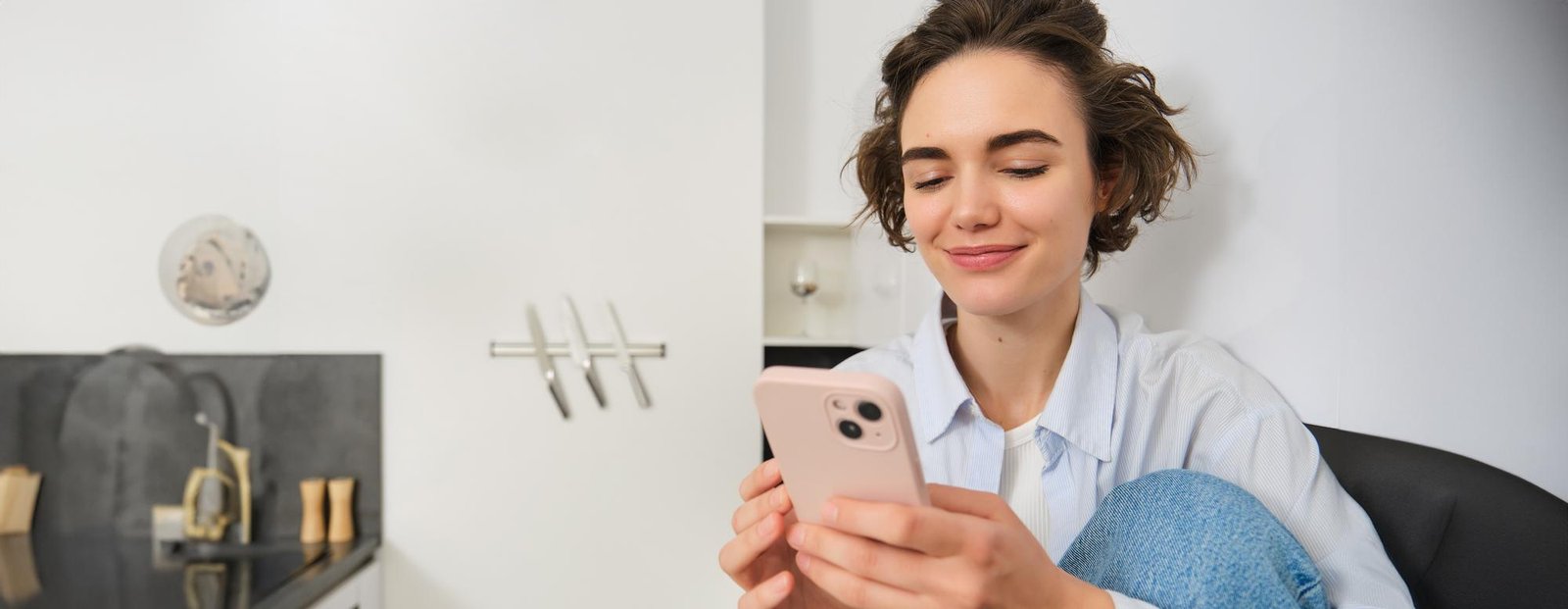 http://img.b2bpic.net/free-photo/smiling-brunette-girl-sitting-with-smartphone-home-orders-takeaway-from-mobile-phone-app-using_1258-199943.jpg